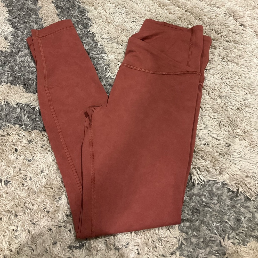LULULEMON CROSSOVER SZ 6